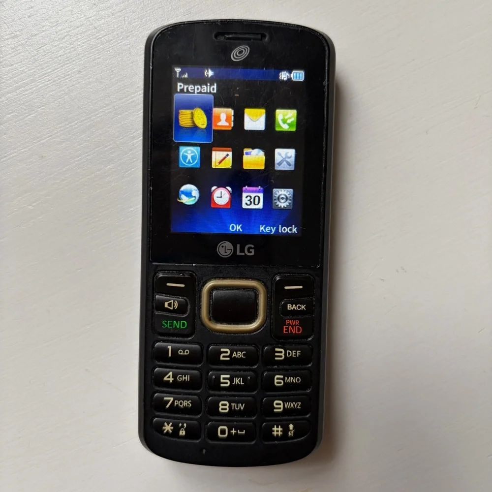 LG Tracfone 328BG Black Candybar Prepaid Cell Phone with Wall Charger